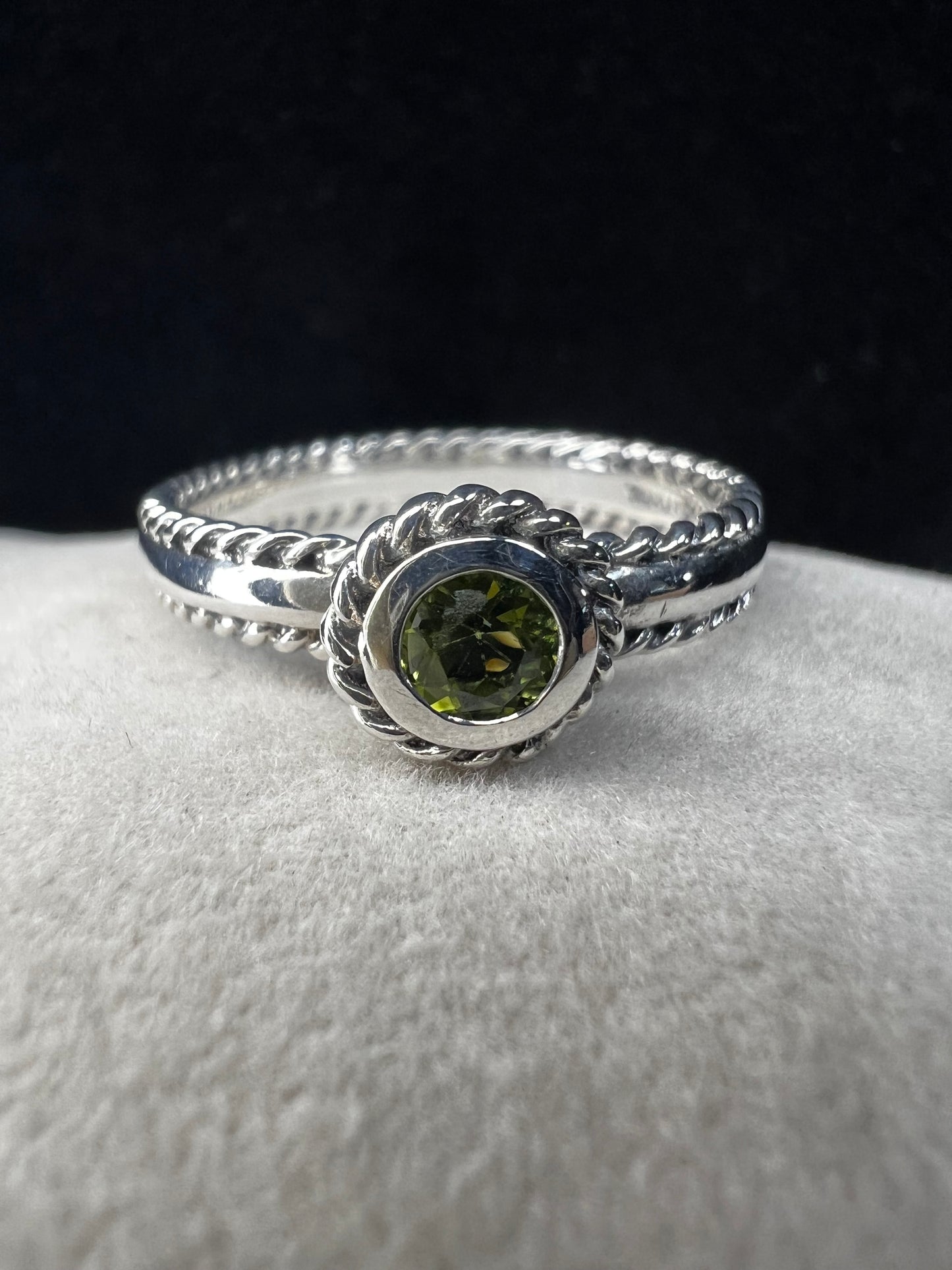 This sterling silver ring is thoughtfully designed with detailed craftsmanship and features a beautiful green amethyst at its center.