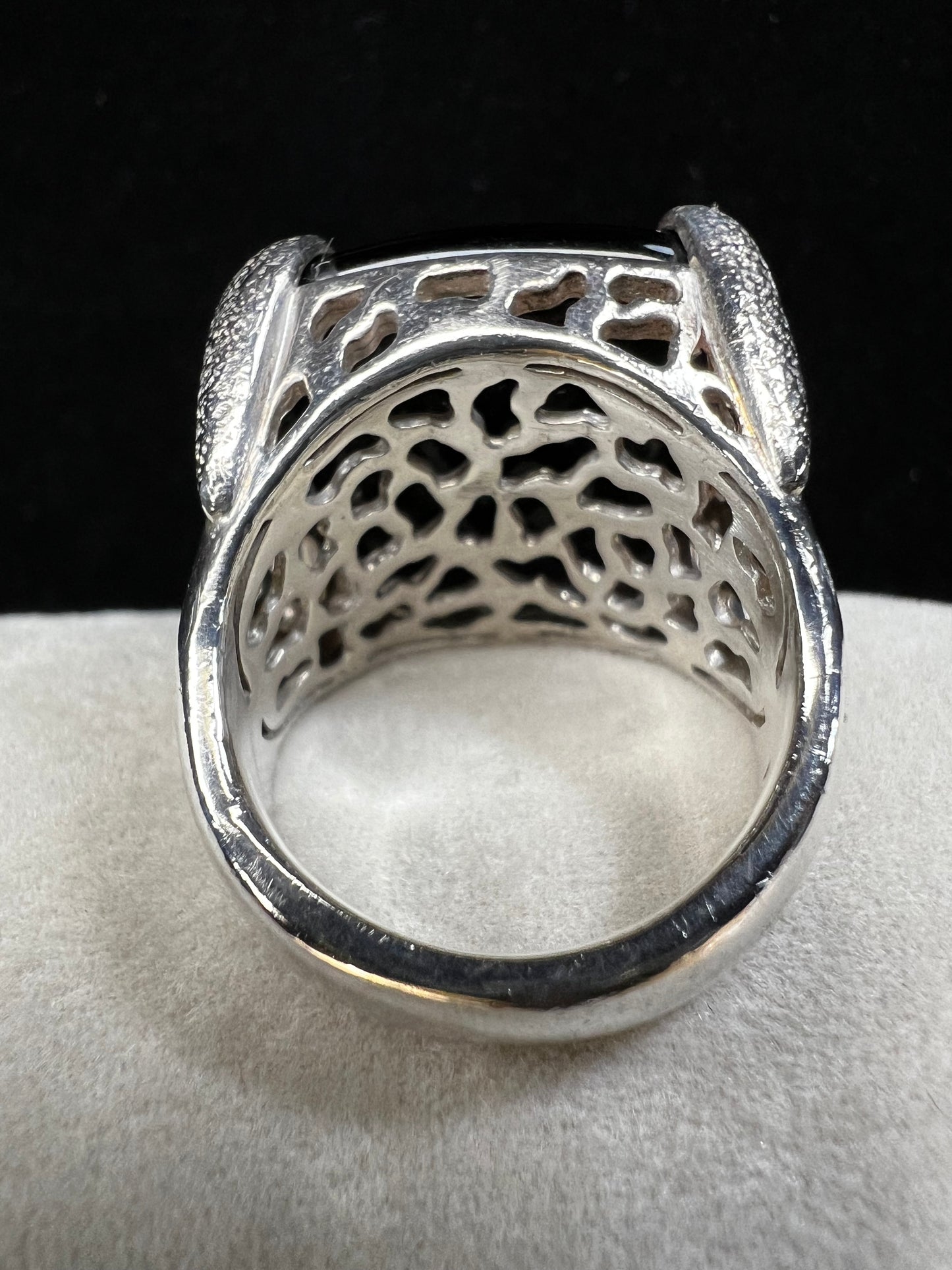 This sterling silver ring showcases an onyx stone. Its exquisite design balances elegance and comfort, ensuring a sophisticated accessory that feels as good as it looks for everyday wear.