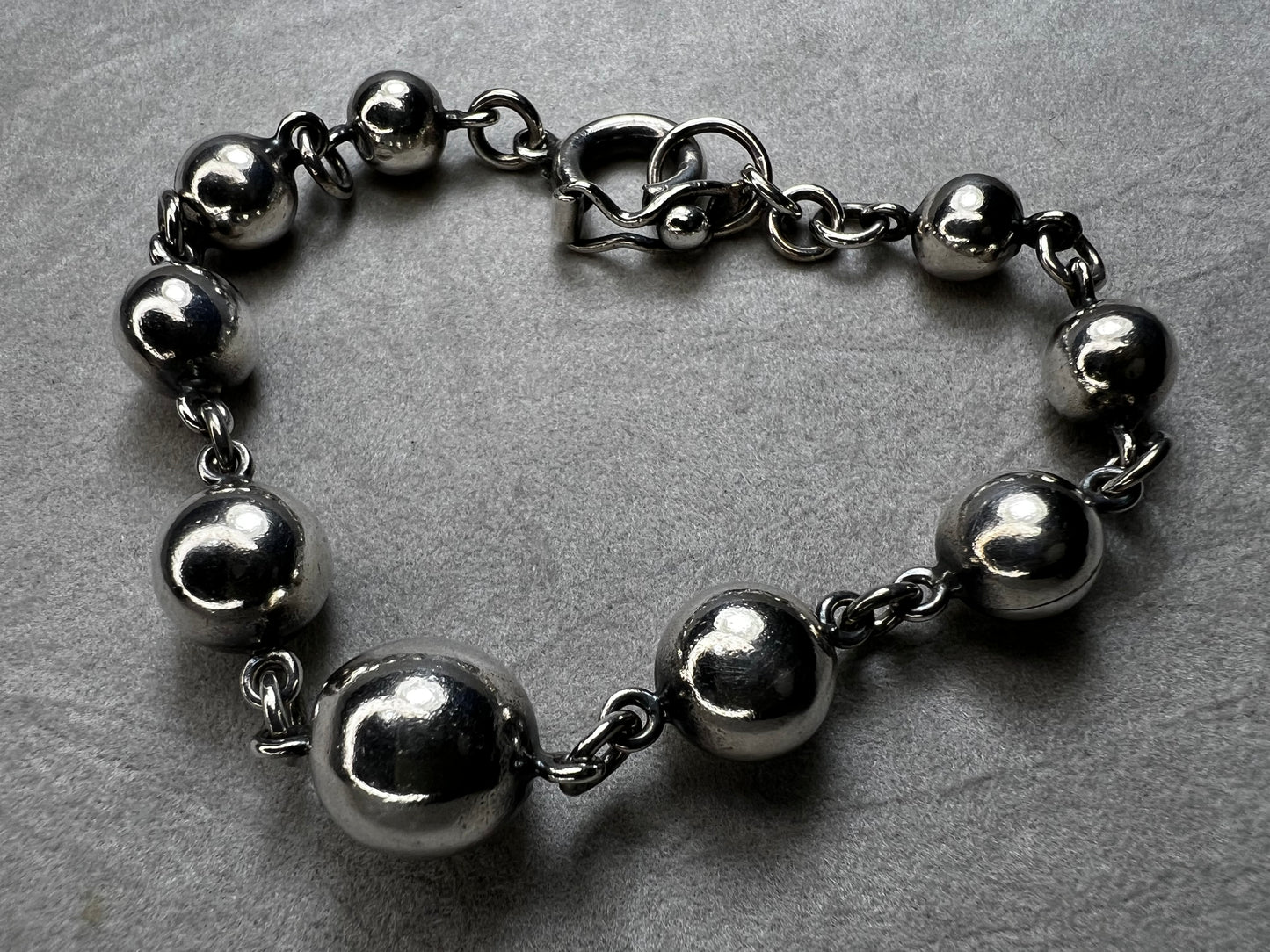 Crafted from 950 fine silver, this vintage ball and link bracelet features a secure locking clasp, reflecting the careful attention to detail during its creation. Its timeless design and durable construction make it a lasting addition that you can treasure and wear with confidence every day.