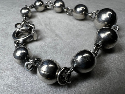Crafted from 950 fine silver, this vintage ball and link bracelet features a secure locking clasp, reflecting the careful attention to detail during its creation. Its timeless design and durable construction make it a lasting addition that you can treasure and wear with confidence every day.