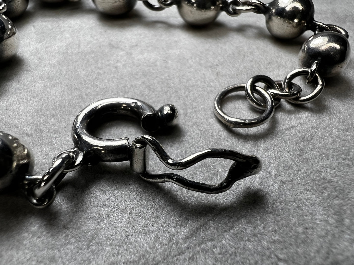 Crafted from 950 fine silver, this vintage ball and link bracelet features a secure locking clasp, reflecting the careful attention to detail during its creation. Its timeless design and durable construction make it a lasting addition that you can treasure and wear with confidence every day.