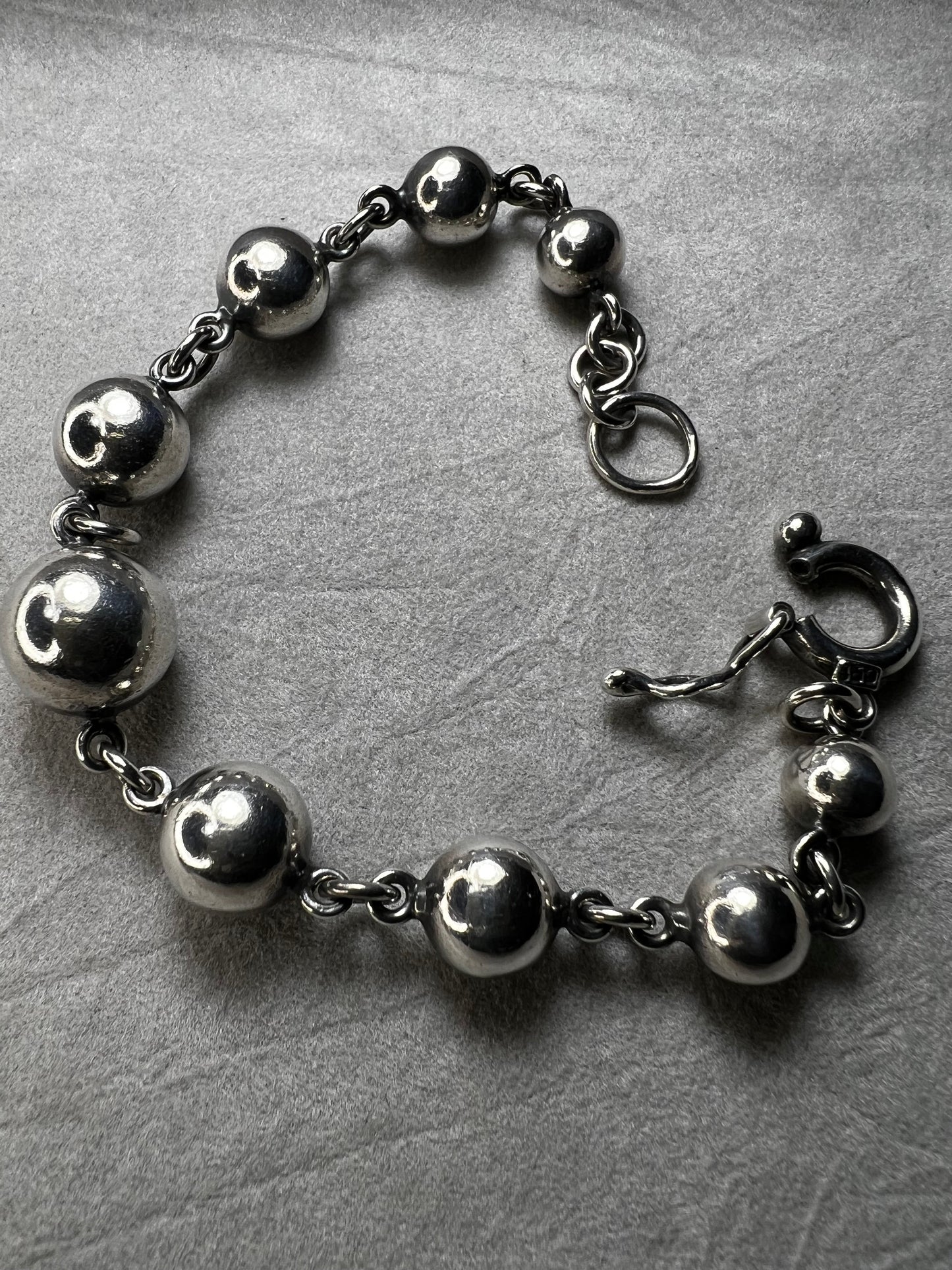 Crafted from 950 fine silver, this vintage ball and link bracelet features a secure locking clasp, reflecting the careful attention to detail during its creation. Its timeless design and durable construction make it a lasting addition that you can treasure and wear with confidence every day.