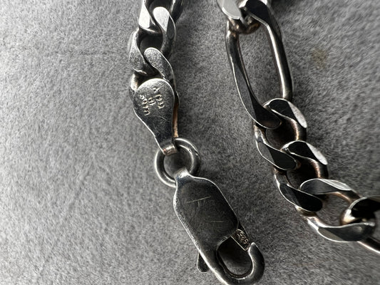 Classic Italian Figaro link bracelet in a nice link size: not too big not too small. Made in Italy.