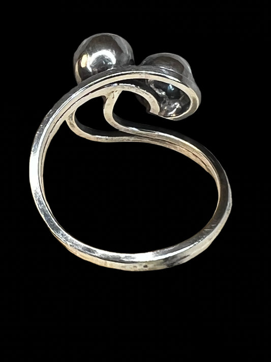 Crafted in Israel from sterling silver, this ring has a simple but eye-catching design.