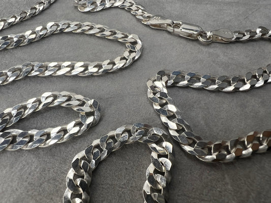 This 24" sterling silver Cuban link chain features a high polish finish that adds a sleek, timeless shine. Its sturdy yet elegant design makes it a versatile accessory, perfect for everyday wear or pairing with your favorite pendant.