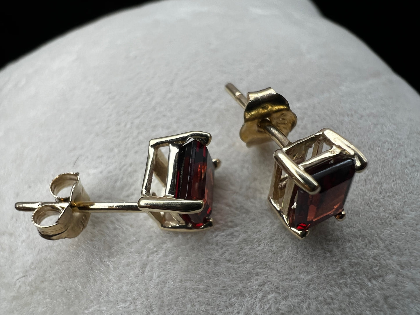 Crafted from 10 karat gold, these earrings feature lovely garnets. They will add a subtle touch of luxury to any outfit.