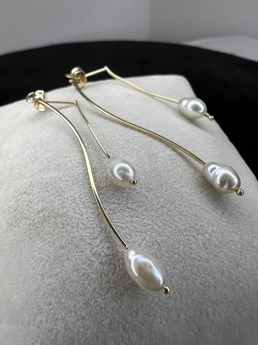 Crafted from 14k gold and pearls, these earrings stand out. Each earring drips from the front and back of your earlobe, bringing a touch of unique luxury to any outfit.