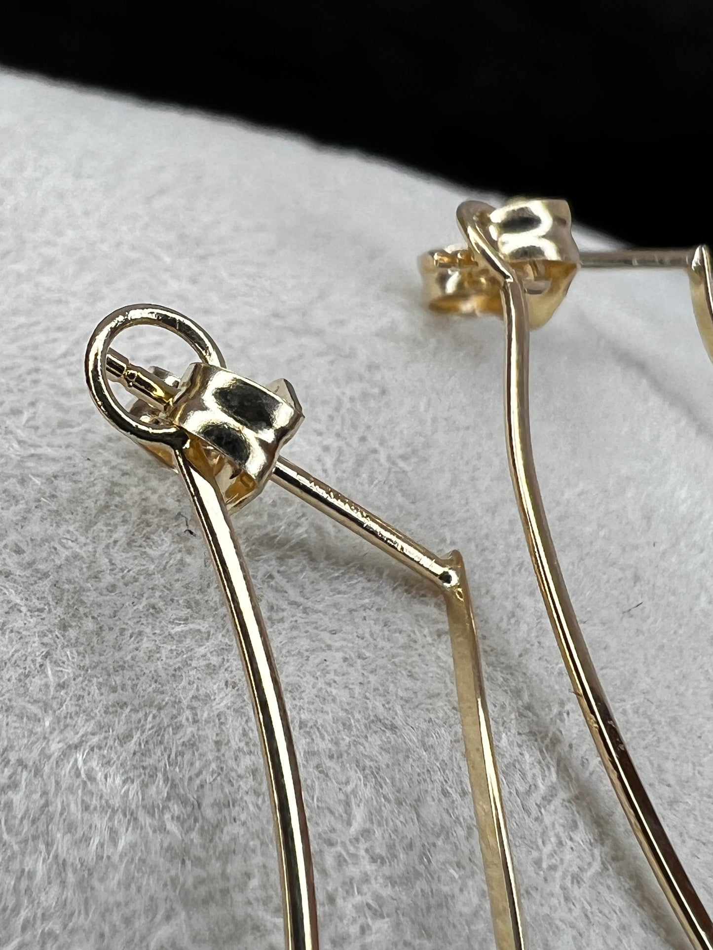 Crafted from 14k gold and pearls, these earrings stand out. Each earring drips from the front and back of your earlobe, bringing a touch of unique luxury to any outfit.