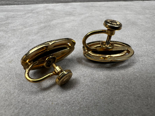 These screw-back earrings feature a beautiful oval piece of jet set in a stylish gold-filled frame.