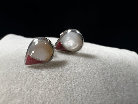 These small vintage sterling silver earrings feature delicate mother of pearl inlays accented with a splash of color. Their classic design adds a vintage-inspired touch that complements both casual and formal ensembles with subtle sophistication.