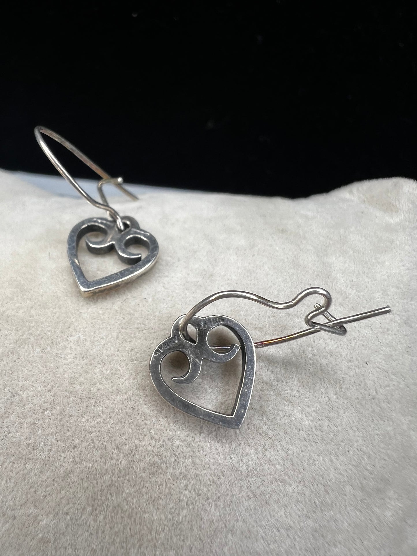 These sterling silver heart earrings are expertly crafted from solid sterling silver. With the trusted Avery name, they offer reliable quality and a classic design that adds a delicate, elegant touch to any outfit.