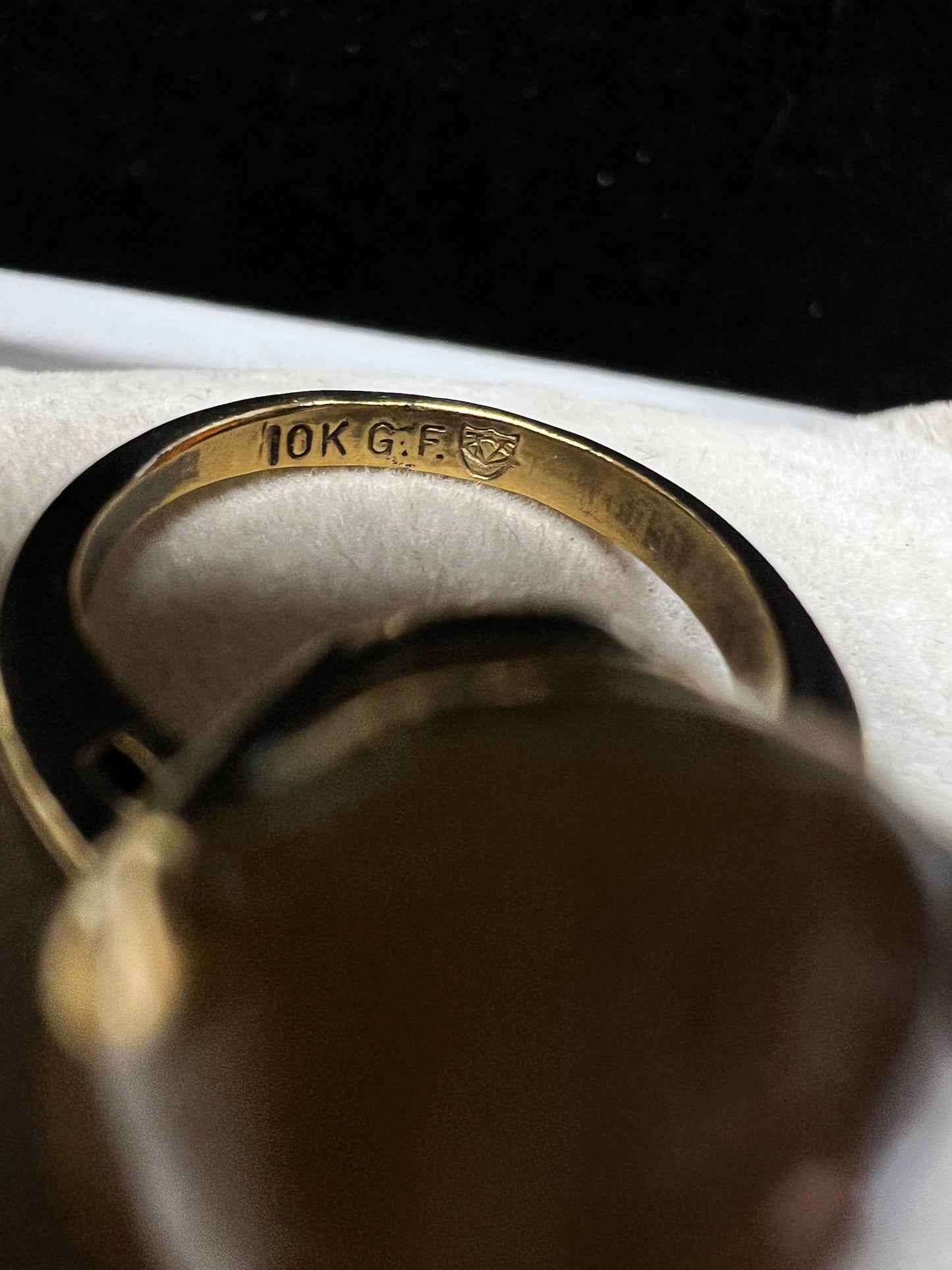 This 10 karat gold filled ring features a beautiful Tiger's Eye cabochon. Perfect for adding some sophistication to your outfit.