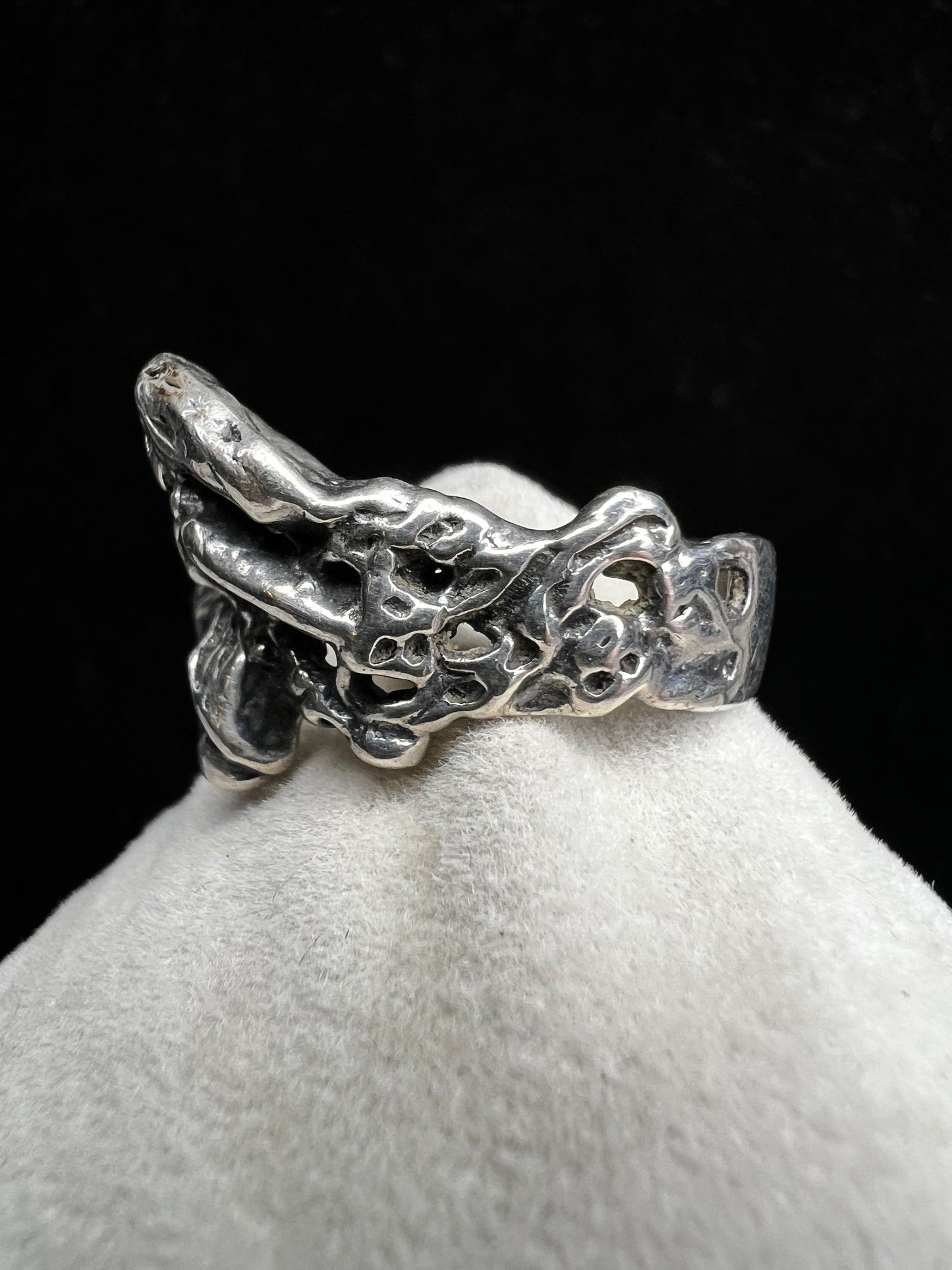 This sterling silver "lady in a dress" ring showcases expert craftsmanship with its solid construction. Its refined design captures a timeless aesthetic, making it a sophisticated addition to any jewelry collection. Perfect for those who appreciate quality and artistry in their accessories.