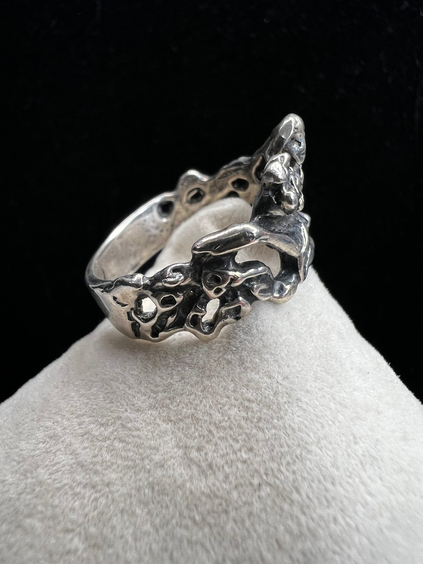 This sterling silver "lady in a dress" ring showcases expert craftsmanship with its solid construction. Its refined design captures a timeless aesthetic, making it a sophisticated addition to any jewelry collection. Perfect for those who appreciate quality and artistry in their accessories.