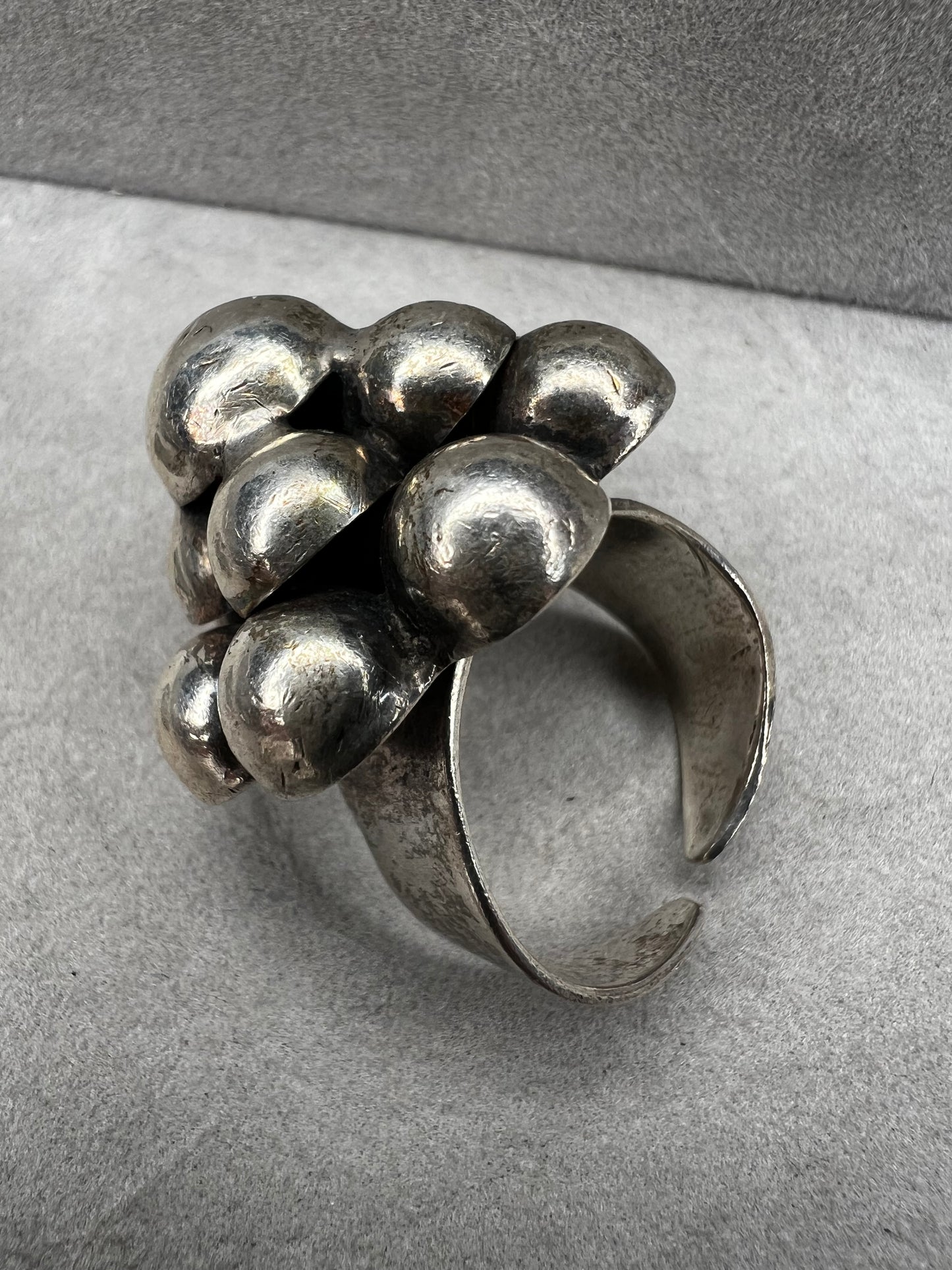 Crafted from sterling silver, this vintage Mexican ring features a distinctive design that highlights traditional artistry. Its bubble motif adds texture and depth, making it a unique accessory.