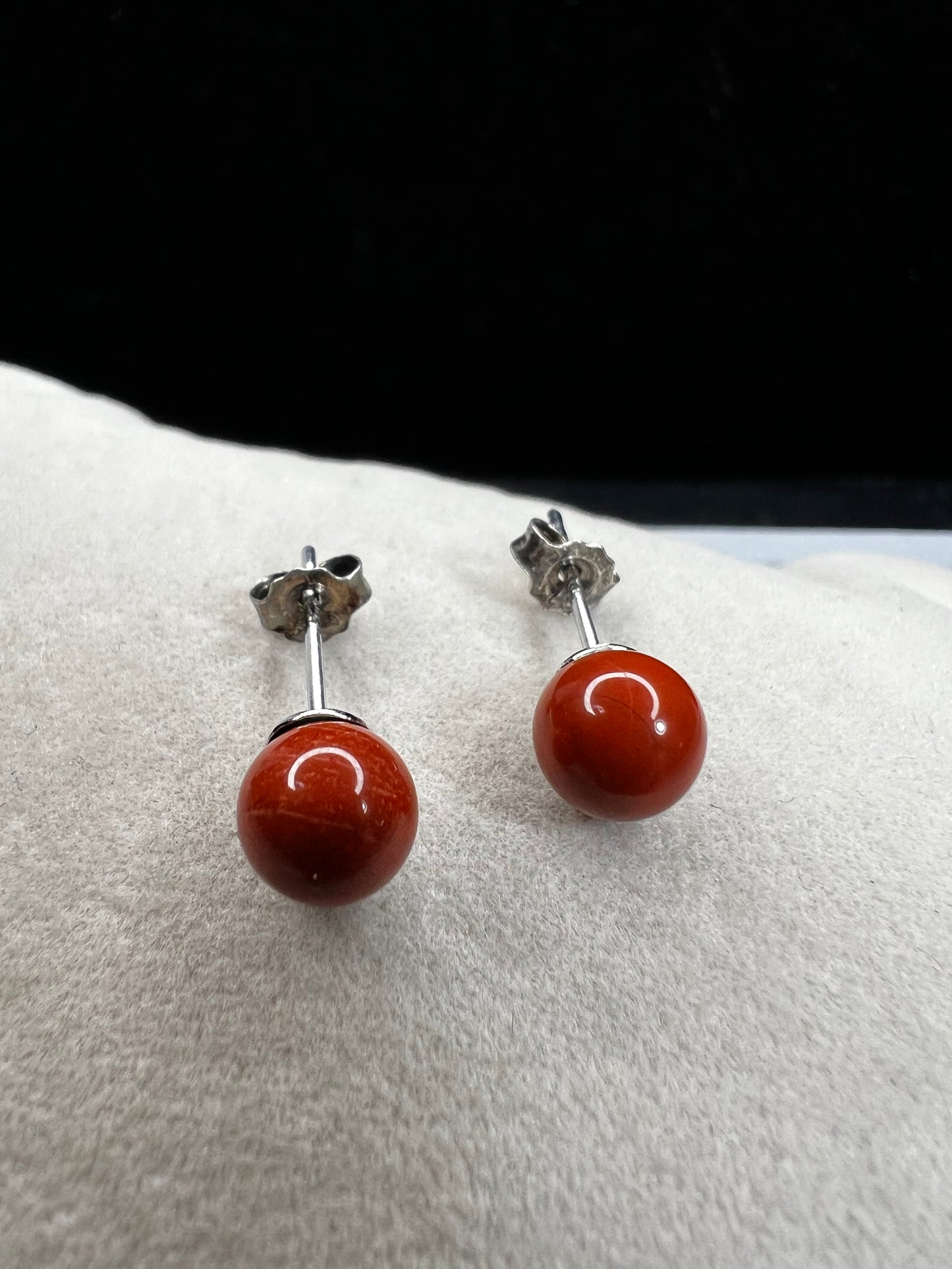 These sterling silver stud earrings feature natural jasper stones, blending classic design with a touch of earthy elegance. Perfect for adding a subtle, supportive accent to any outfit.