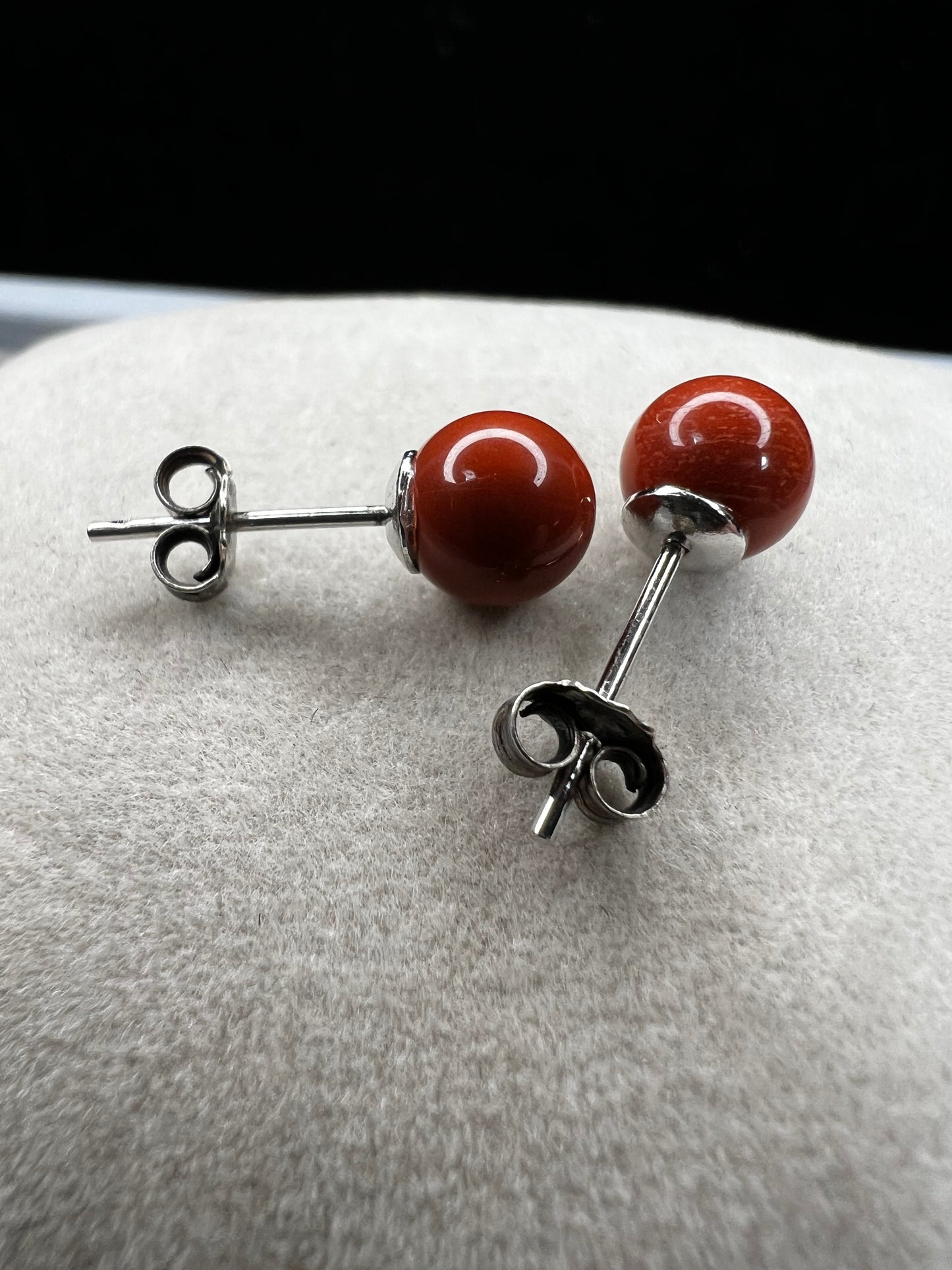 These sterling silver stud earrings feature natural jasper stones, blending classic design with a touch of earthy elegance. Perfect for adding a subtle, supportive accent to any outfit.