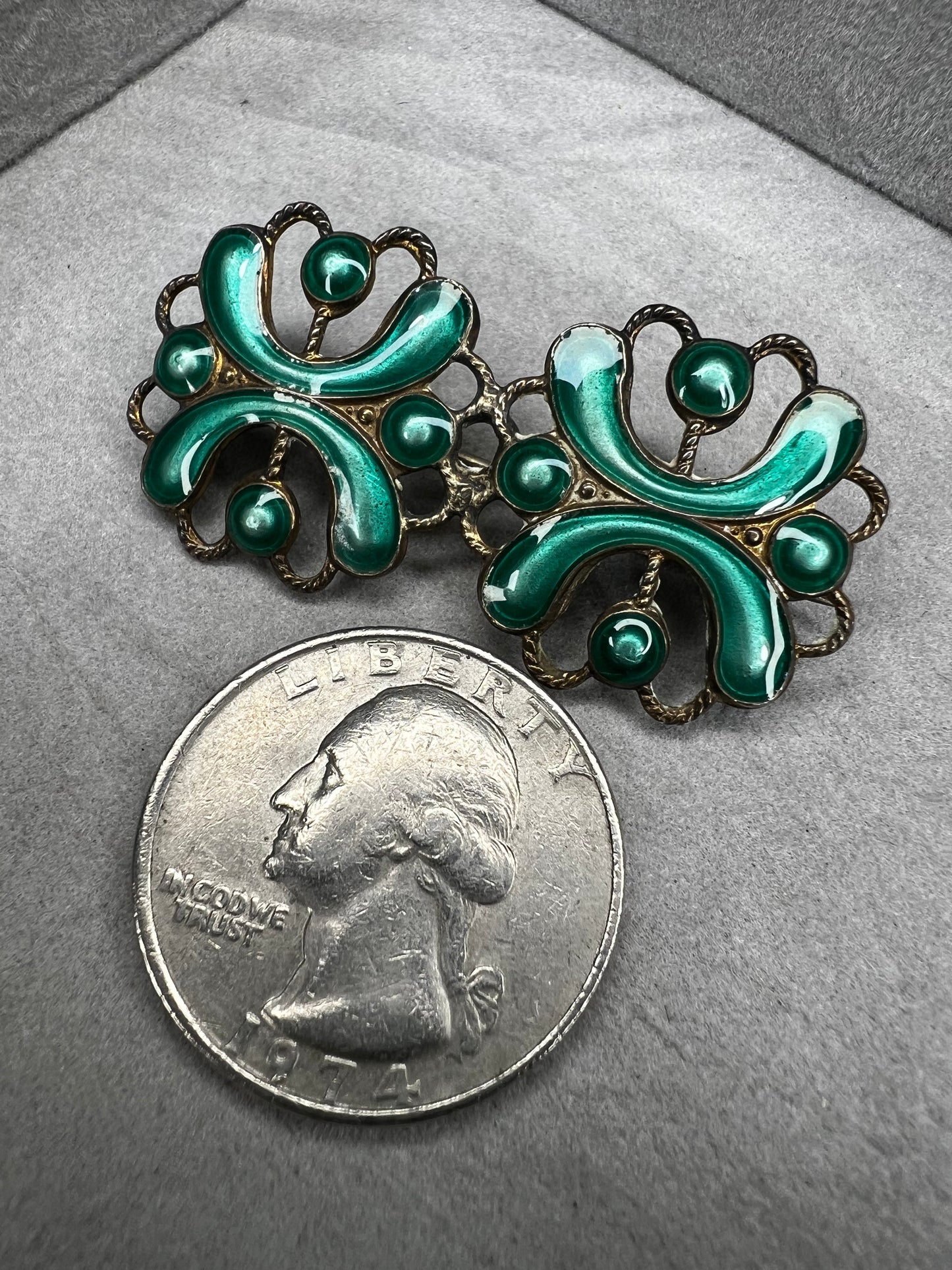 This antique sterling silver brooch features a unique candy green enamel that captures attention with its vibrant charm. A distinctive piece from the turn of the 20th century, it offers a one-of-a-kind style that sets you apart in any room.