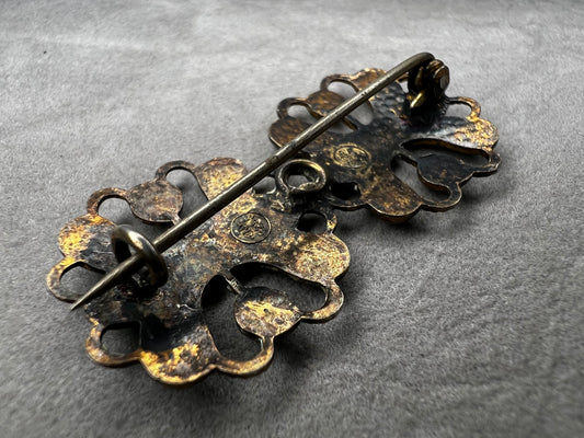 This antique sterling silver brooch features a unique candy green enamel that captures attention with its vibrant charm. A distinctive piece from the turn of the 20th century, it offers a one-of-a-kind style that sets you apart in any room.