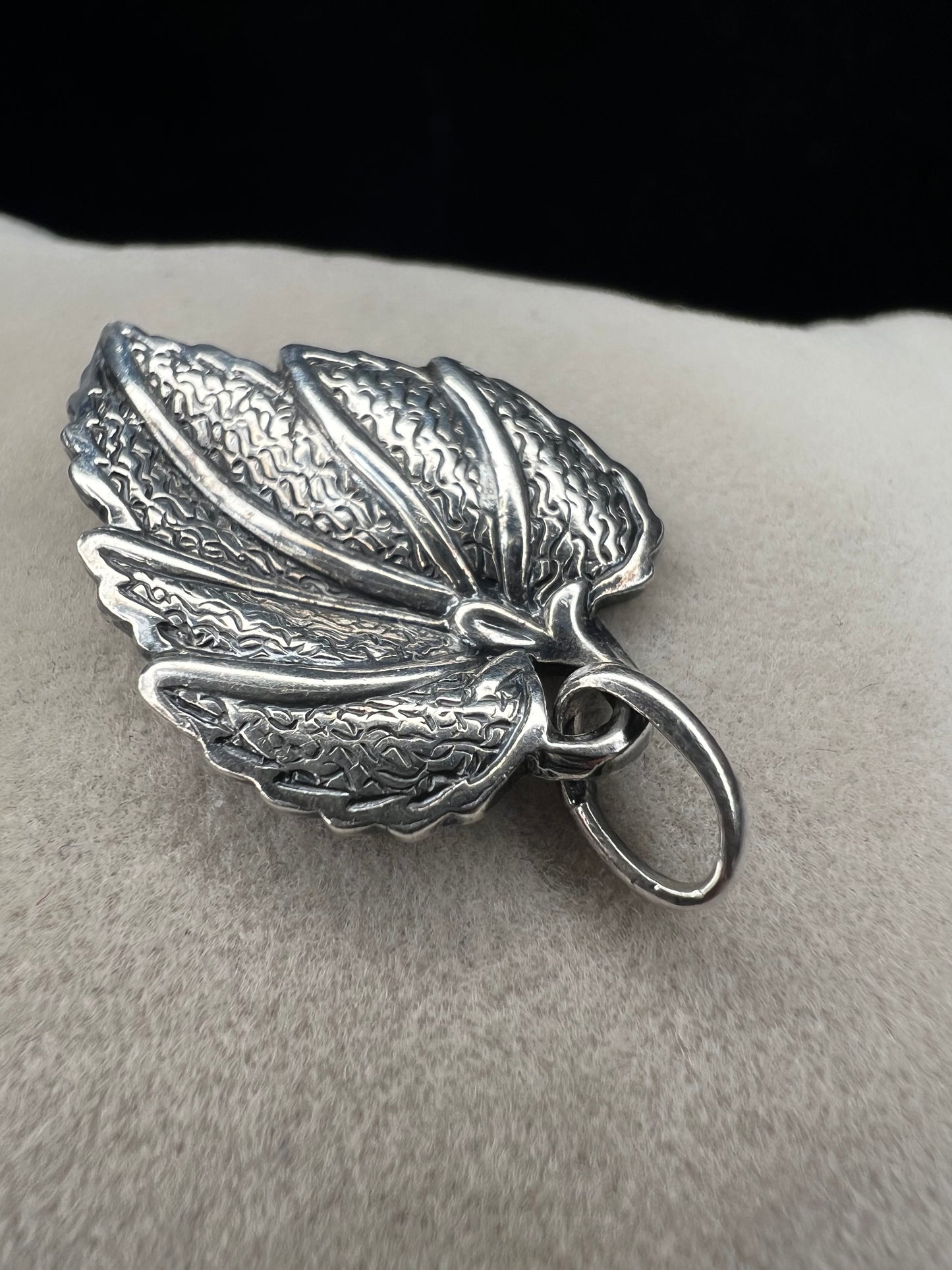This 1-inch leaf crafted from sterling silver offers versatile wear as either a pendant or charm. Its elegant design brings a natural touch to your jewelry, making it a meaningful addition to any collection.