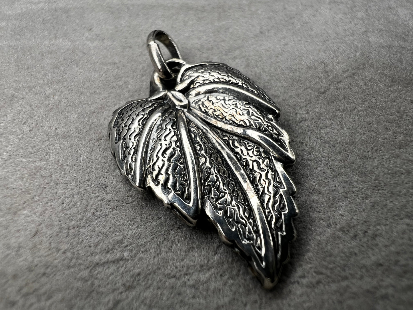 This 1-inch leaf crafted from sterling silver offers versatile wear as either a pendant or charm. Its elegant design brings a natural touch to your jewelry, making it a meaningful addition to any collection.