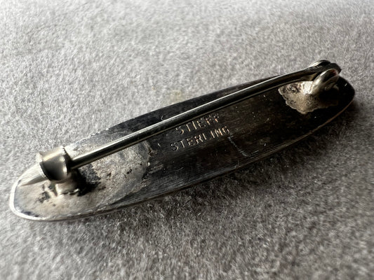 This antique Stieff Repousse sterling silver oval bar brooch showcases exquisite craftsmanship and timeless elegance. Despite its small size, it carries a distinguished charm that will add a touch of refined class to any collection.