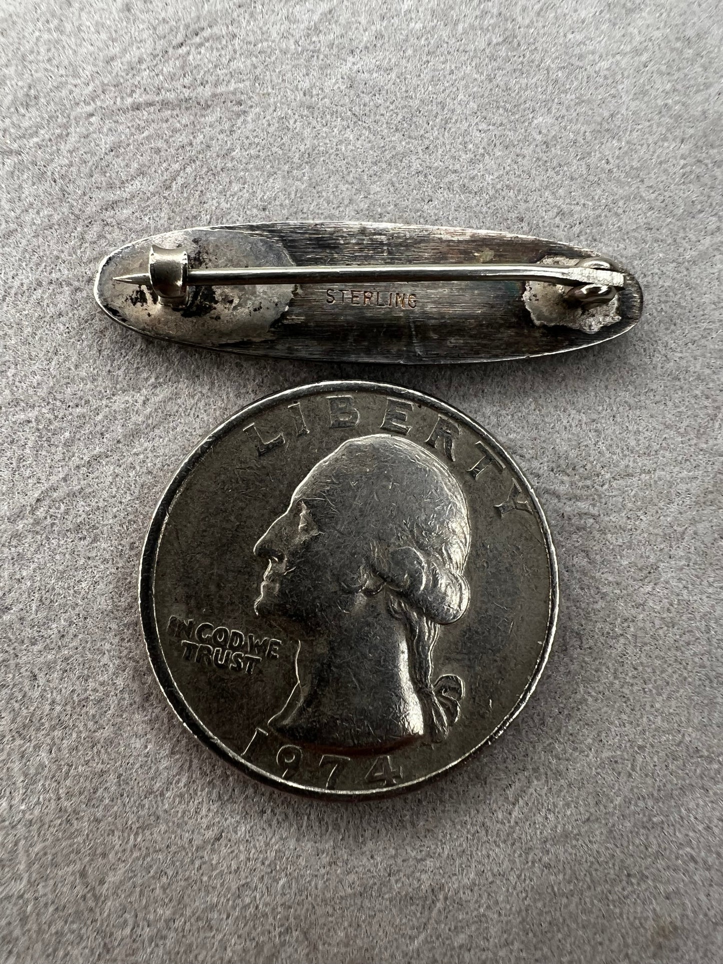 This antique Stieff Repousse sterling silver oval bar brooch showcases exquisite craftsmanship and timeless elegance. Despite its small size, it carries a distinguished charm that will add a touch of refined class to any collection.