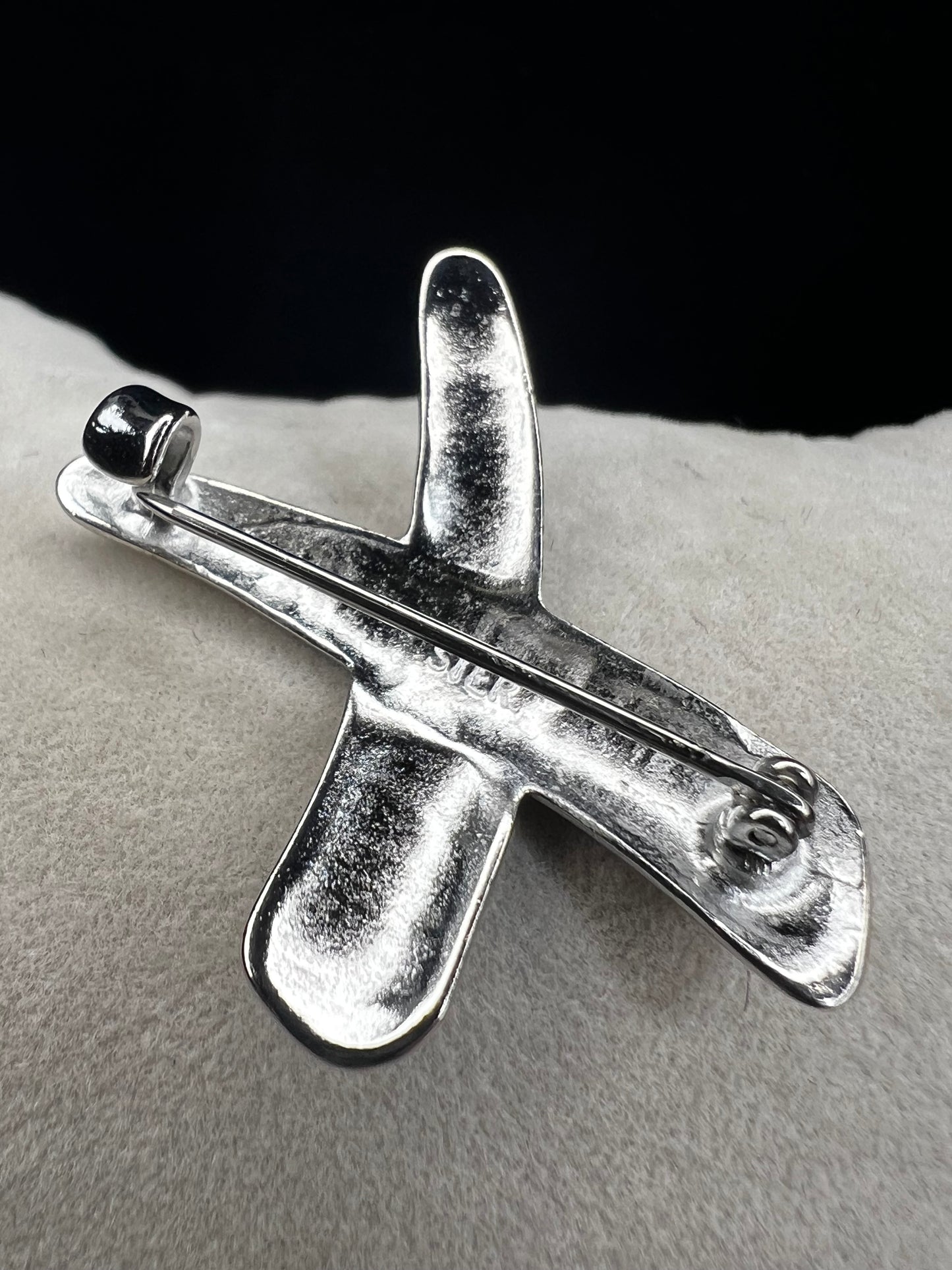 Crafted from sterling silver, this brooch features a simple, modern design that effortlessly enhances any outfit. Perfect for adding a subtle touch of style every day.