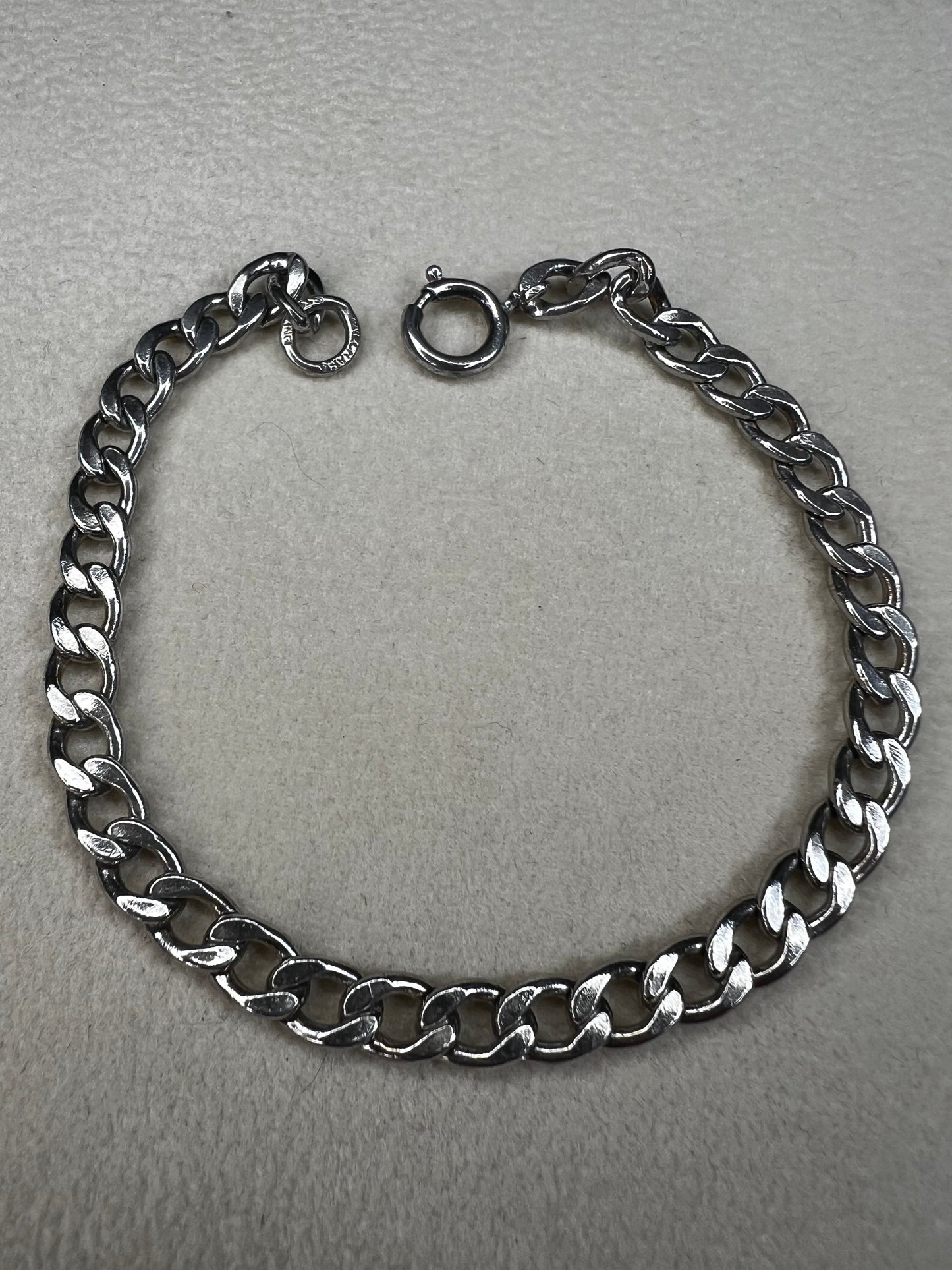 Add timeless elegance to your collection with this vintage Danecraft sterling silver bracelet. It offers a comfortable fit and classic style that suits any occasion.