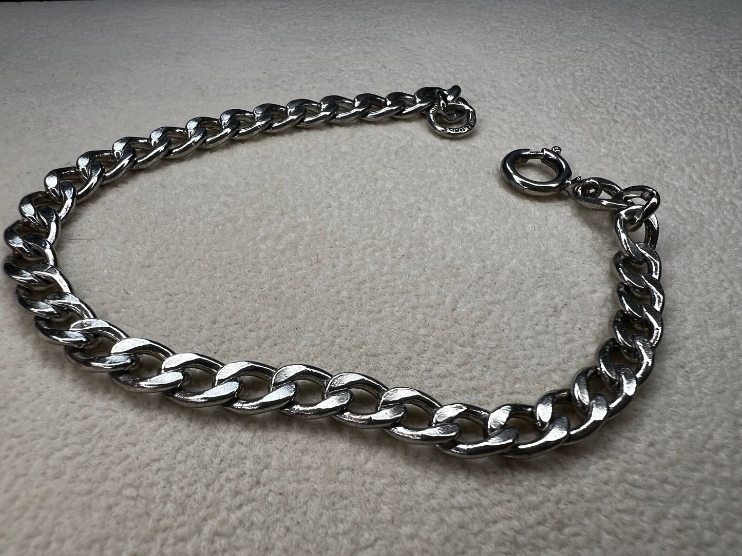 Add timeless elegance to your collection with this vintage Danecraft sterling silver bracelet. It offers a comfortable fit and classic style that suits any occasion.