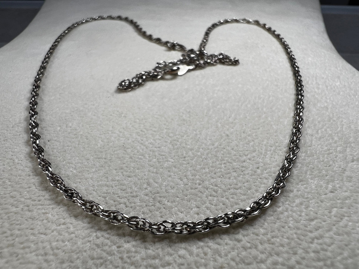 This vintage 24" Mexican sterling silver rope chain is crafted for strength and durability. Its classic design makes it an ideal choice to wear alone or paired with your favorite pendant.