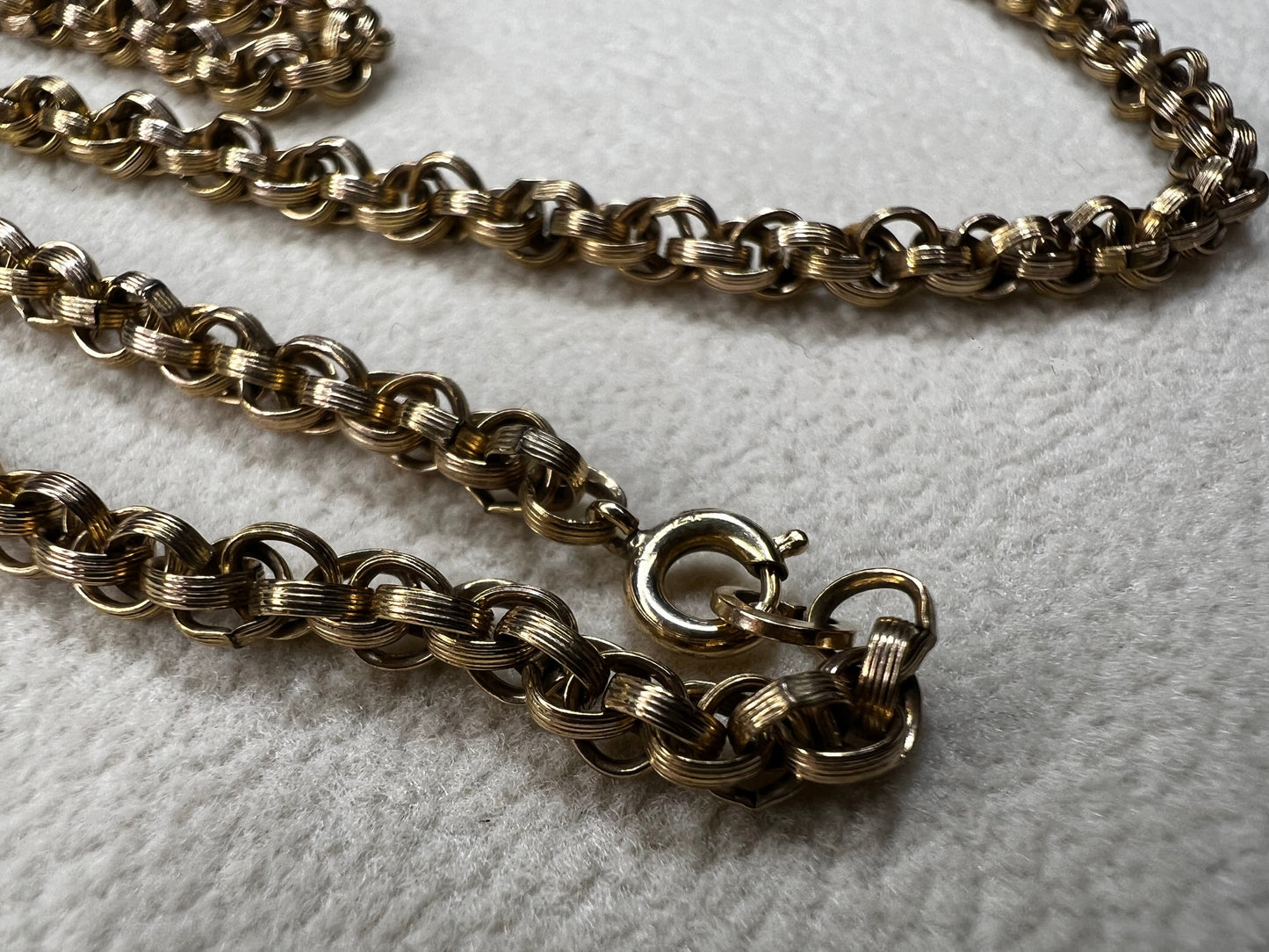 This vintage 26" gold-filled chain features a sturdy double spiral weave, measuring 3.5mm thick for lasting strength. Its elegant gold finish shines on its own while providing a reliable base for any pendant.