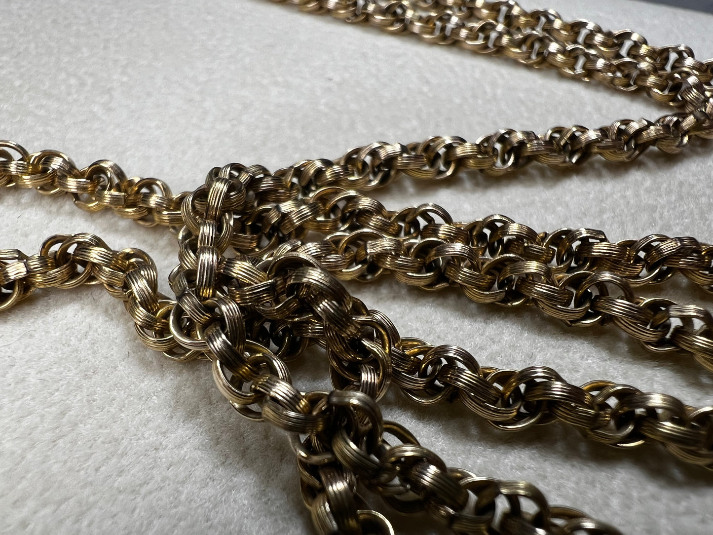 This vintage 26" gold-filled chain features a sturdy double spiral weave, measuring 3.5mm thick for lasting strength. Its elegant gold finish shines on its own while providing a reliable base for any pendant.