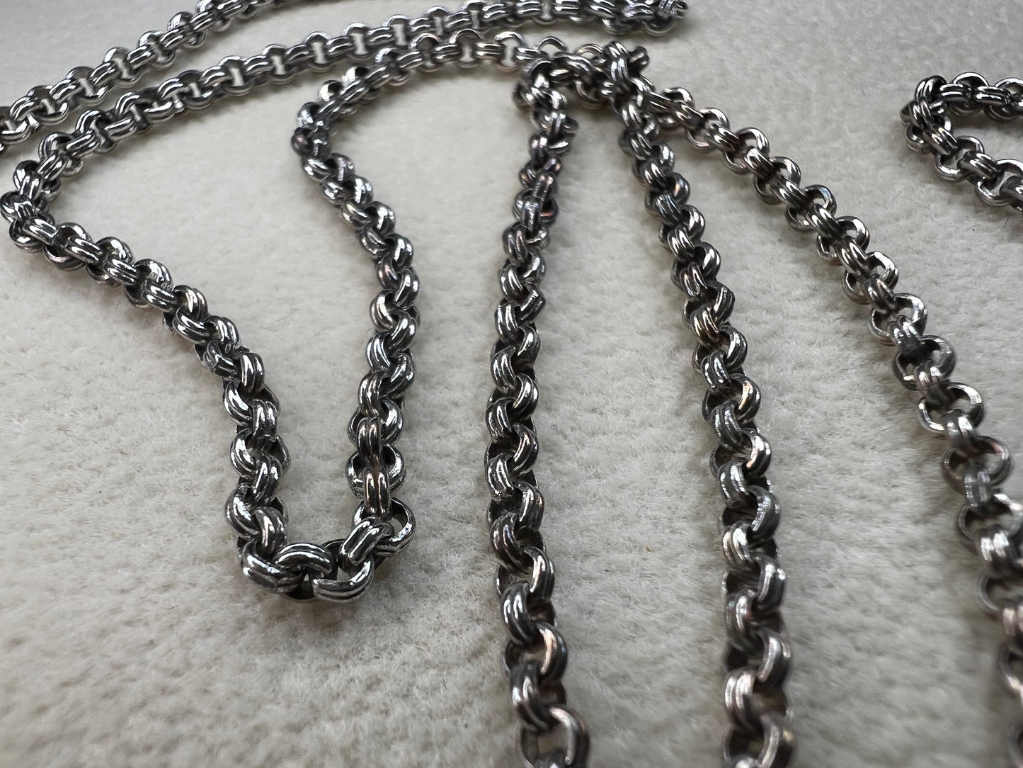 This sterling silver chain features a robust double spiral pattern, offering both durability and sophisticated style. Measuring 30 inches, it stands out equally as a solo accessory or when adorned with a pendant.