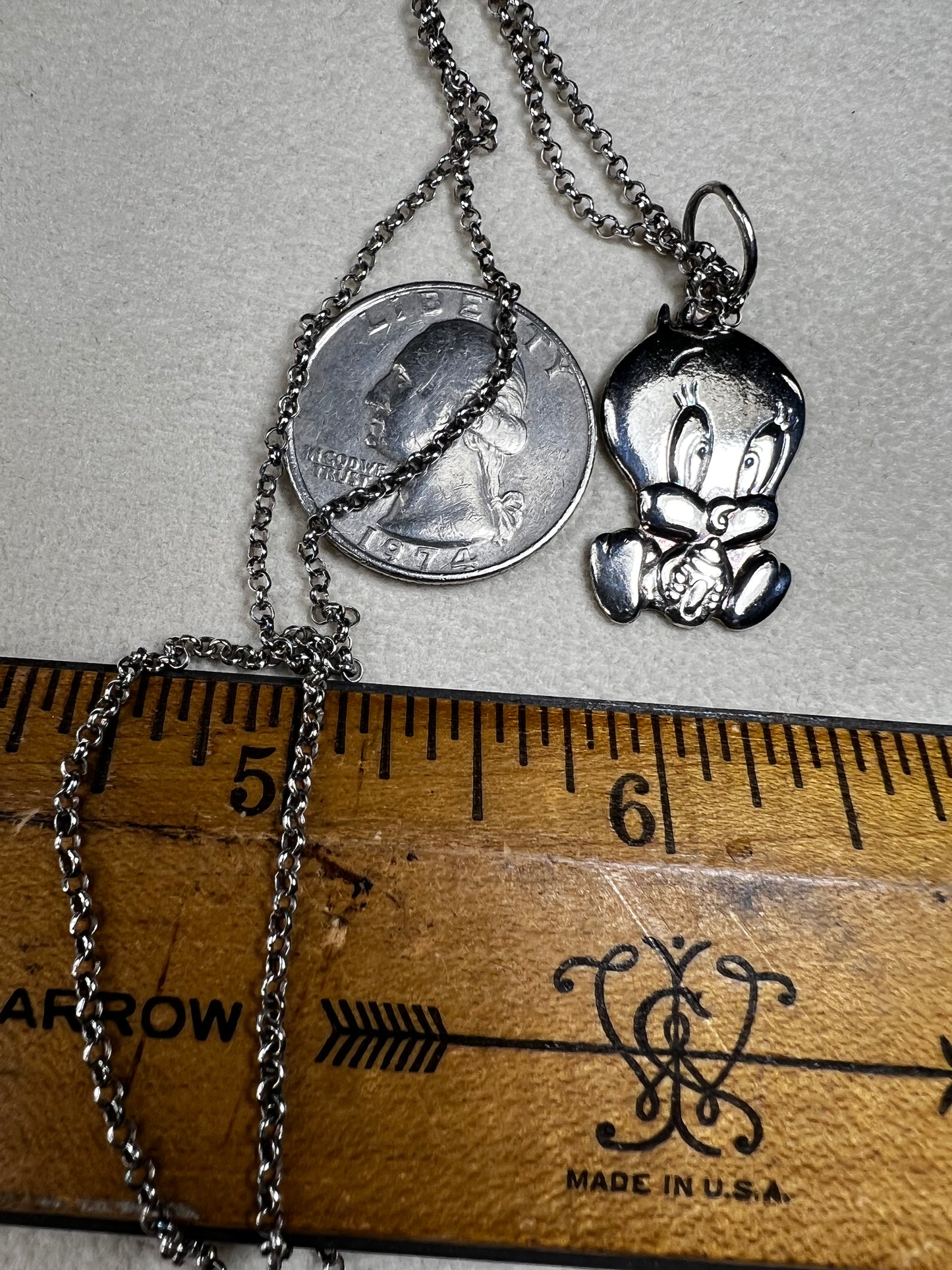 This vintage 16" sterling silver Baby Tweety Bird pendant necklace blends nostalgic charm with timeless style. Paired perfectly with a vintage Italian chain, the pendant creates a delightful Looney Tunes-inspired look that’s both playful and elegant. Ideal for adding a unique, vintage touch to your everyday wardrobe.