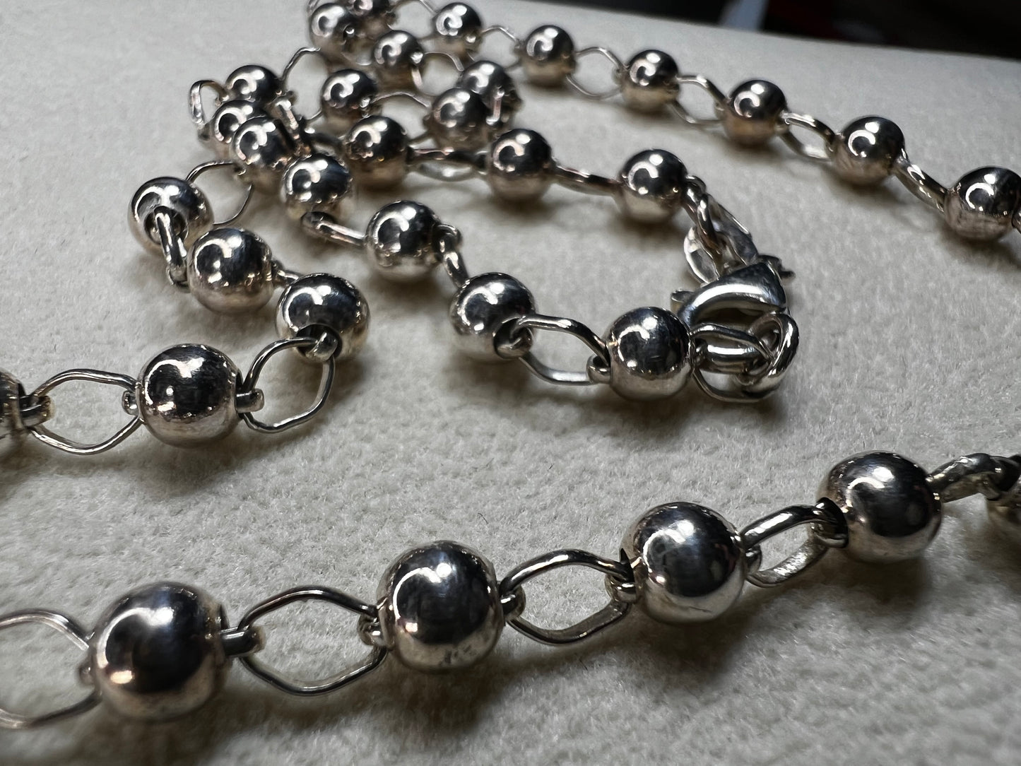 This 16" sterling silver Italian ball and link necklace shines beautifully as the balls reflect light with every movement. Its elegant yet simple design makes it an ideal piece to brighten up any outfit.