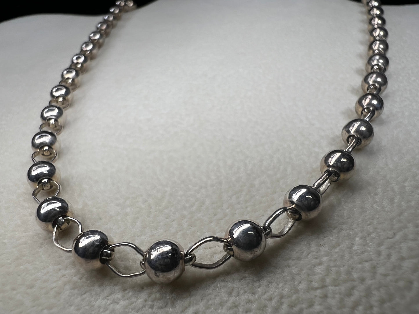This 16" sterling silver Italian ball and link necklace shines beautifully as the balls reflect light with every movement. Its elegant yet simple design makes it an ideal piece to brighten up any outfit.