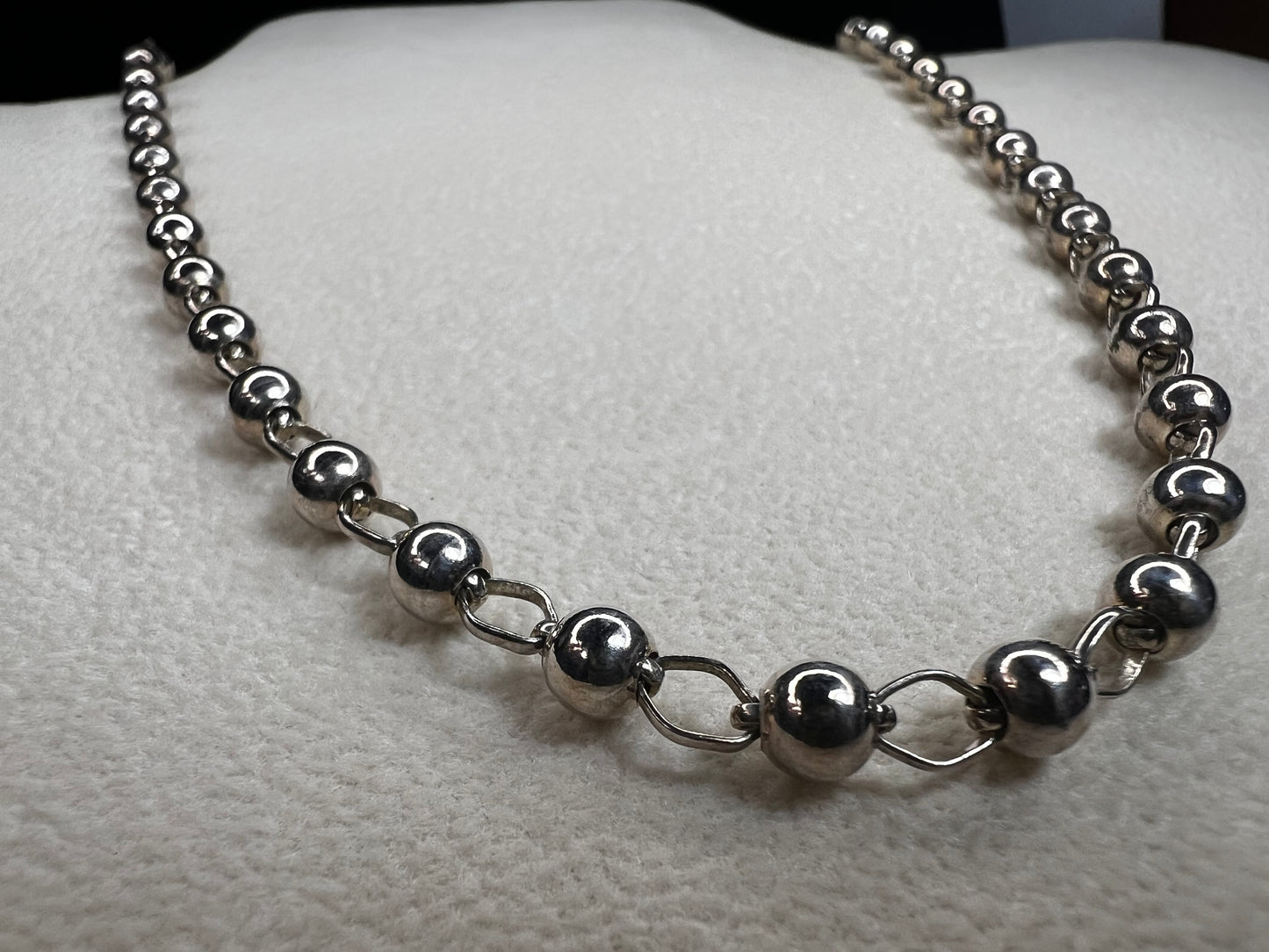 This 16" sterling silver Italian ball and link necklace shines beautifully as the balls reflect light with every movement. Its elegant yet simple design makes it an ideal piece to brighten up any outfit.