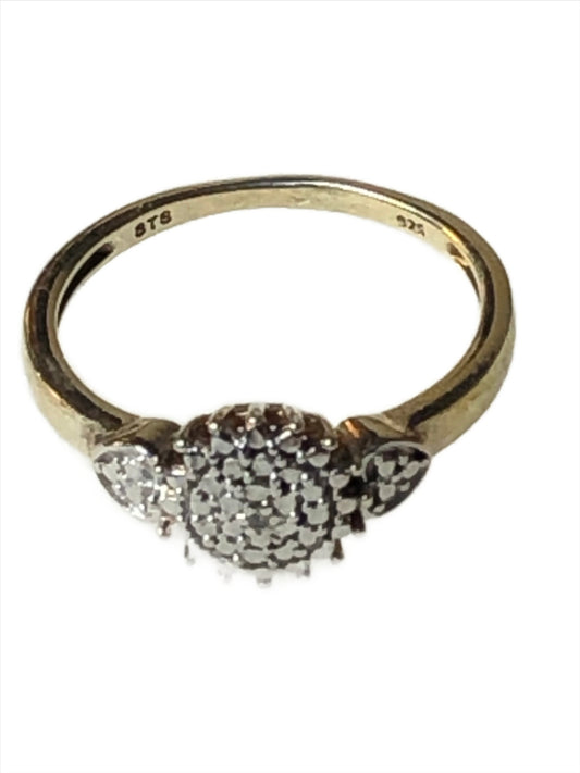 This sterling silver ring is elegantly set with a luxurious gold overlay. It features a dazzling sunburst design.