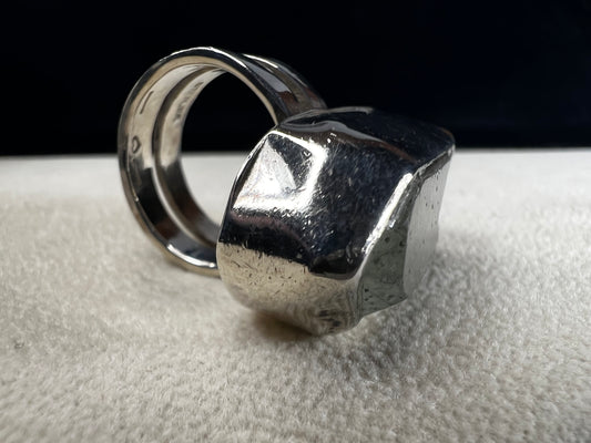 This Loving Anvil ring combines fine sterling silver with a stunning large Herkimer diamond, carefully designed to shine with natural brilliance. The double band adds extra strength, ensuring the ring remains comfortable and secure.
