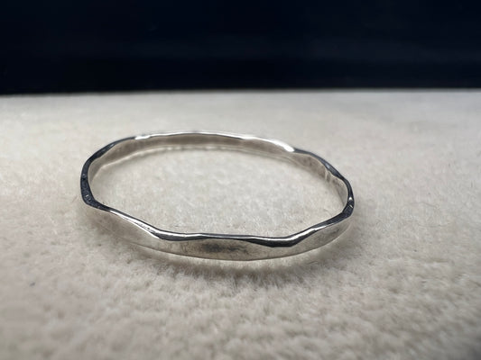 This simple vintage sterling silver band brings a subtle touch of class to any outfit. Its timeless design is perfect for those who appreciate understated elegance and want a piece that complements every style.