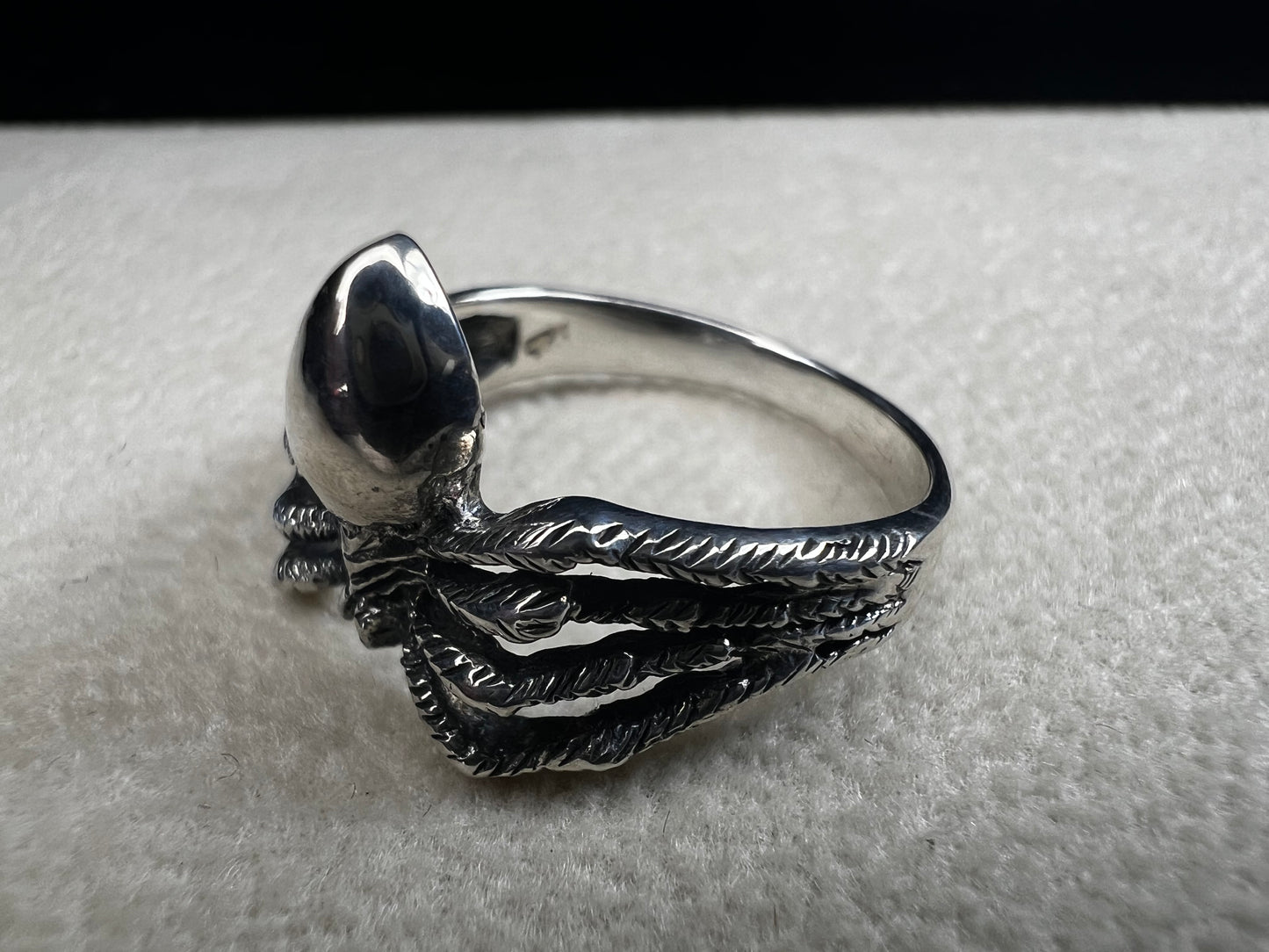 Crafted from sterling silver, this realistically detailed spider ring offers a unique and striking accessory for special occasions. Its intricate design adds a distinctive touch, making it a perfect choice for those who want to express their bold style with confidence.