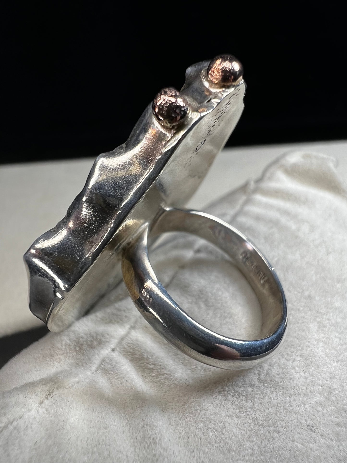 This exquisite ring by Loving Anvil showcases a natural druzy agate slice wrapped in fine sterling silver. Delicately embellished with two small gold accents, the design highlights the stone’s unique open space, creating a one-of-a-kind piece.