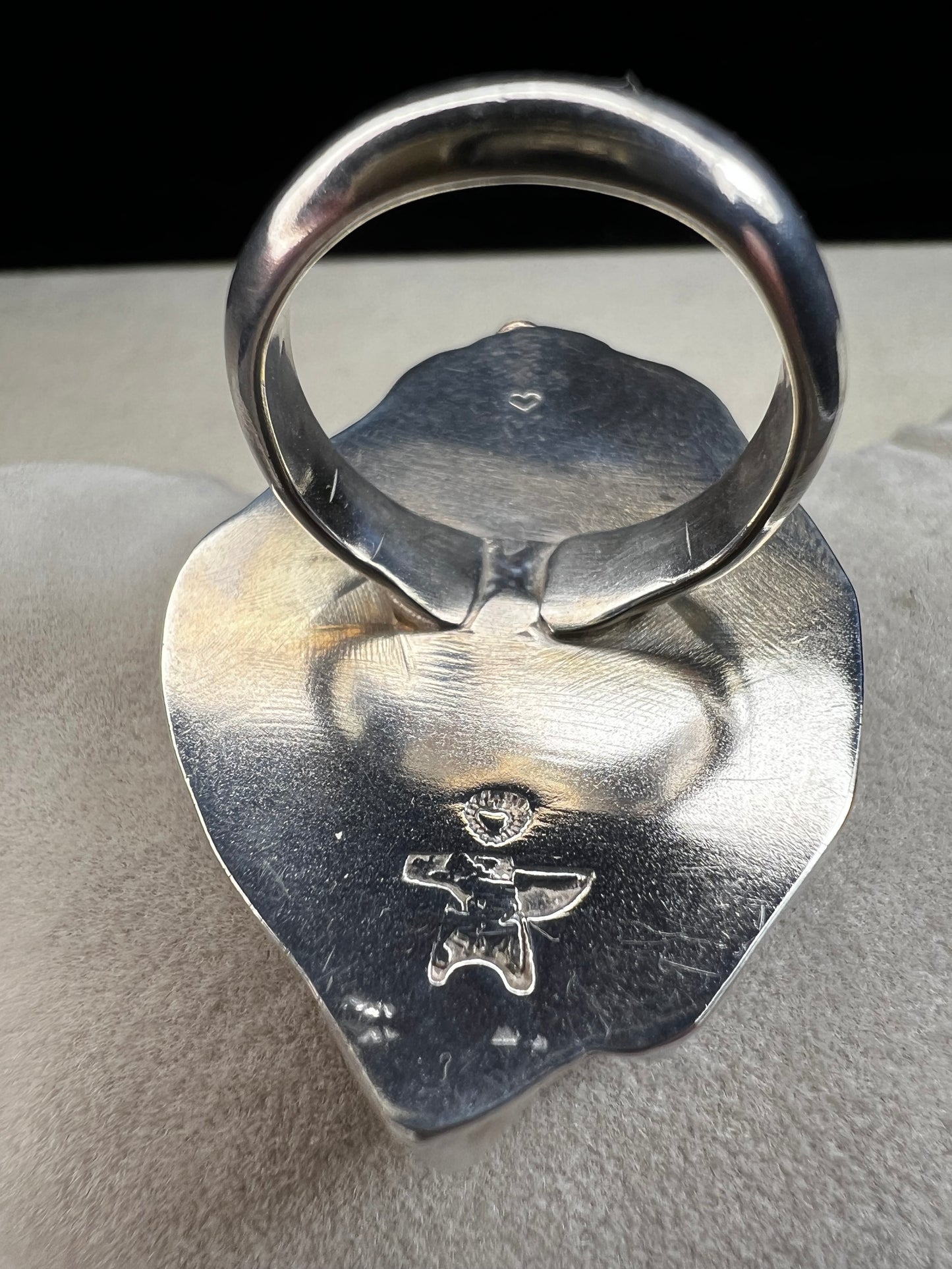 This exquisite ring by Loving Anvil showcases a natural druzy agate slice wrapped in fine sterling silver. Delicately embellished with two small gold accents, the design highlights the stone’s unique open space, creating a one-of-a-kind piece.