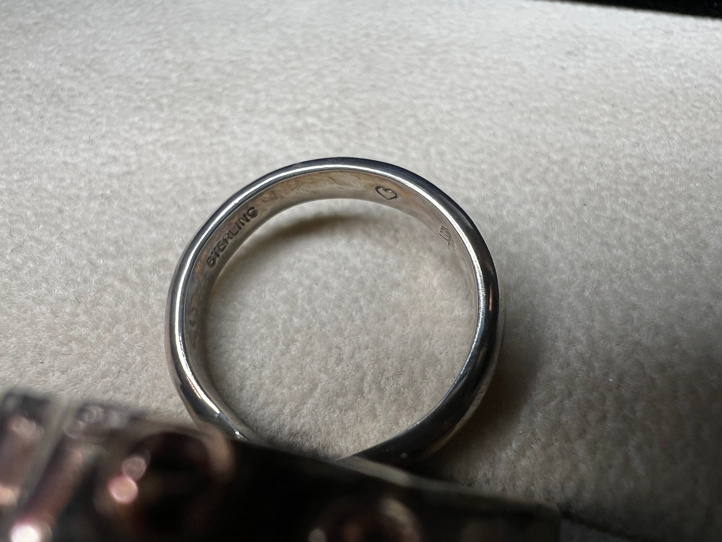 This exquisite ring by Loving Anvil showcases a natural druzy agate slice wrapped in fine sterling silver. Delicately embellished with two small gold accents, the design highlights the stone’s unique open space, creating a one-of-a-kind piece.