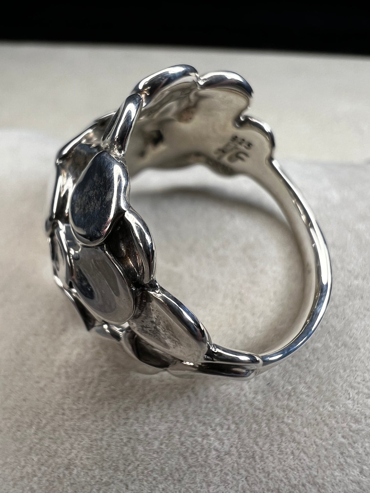 This sterling silver ring by Israeli designer Hagit Gorali is expertly crafted to reflect light beautifully, enhancing your style with a radiant and elegant glow.