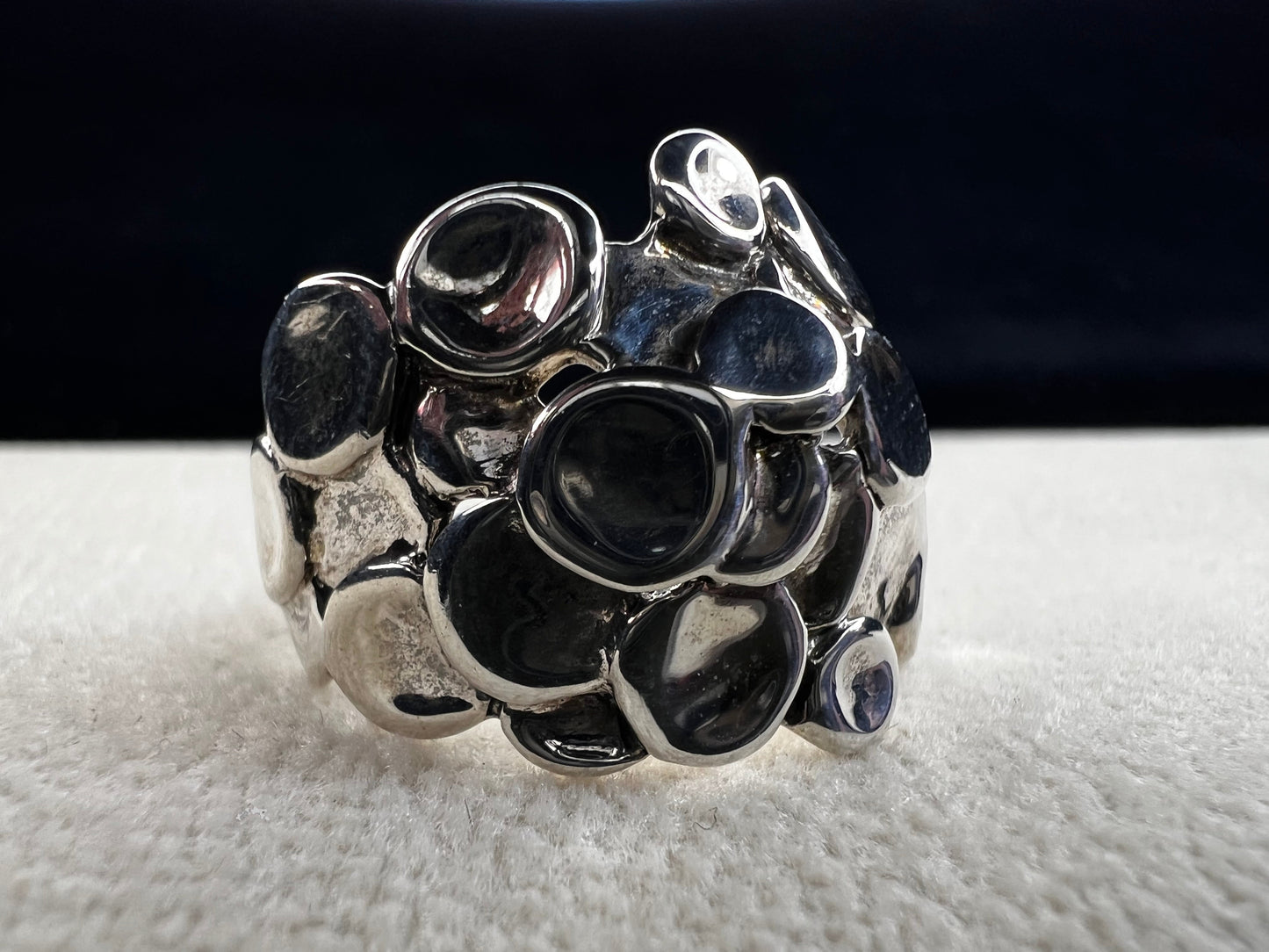 This sterling silver ring by Israeli designer Hagit Gorali is expertly crafted to reflect light beautifully, enhancing your style with a radiant and elegant glow.