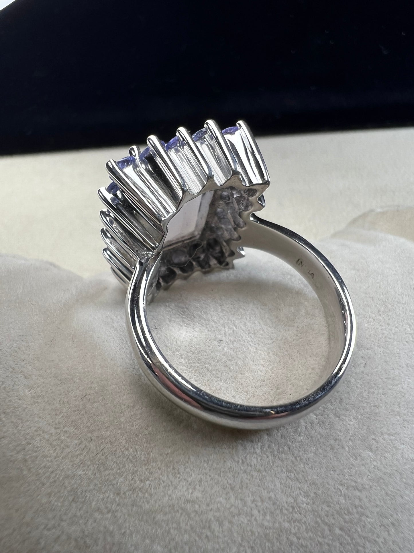 This sterling silver ring combines comfortable wear with captivating style. Featuring a large chalcedony centerpiece surrounded by sparkling tanzanite accent stones, this piece offers a stunning and elegant look.