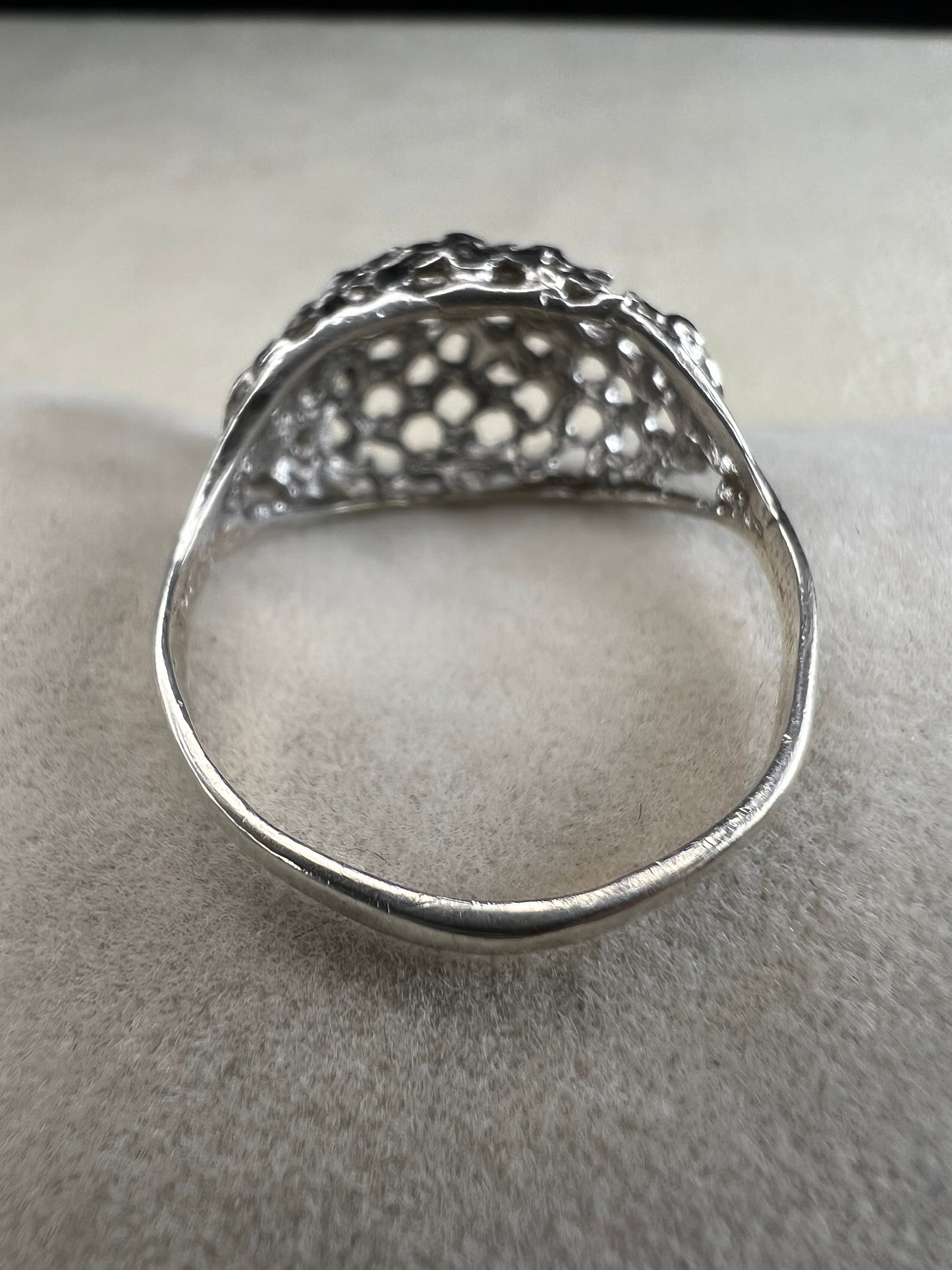 This sterling silver ring features a modern design with diamond-cut detailing that creates the timeless look of a classic nugget ring. Its open work adds elegance and depth, offering a unique style that blends contemporary flair with vintage charm for everyday wear.