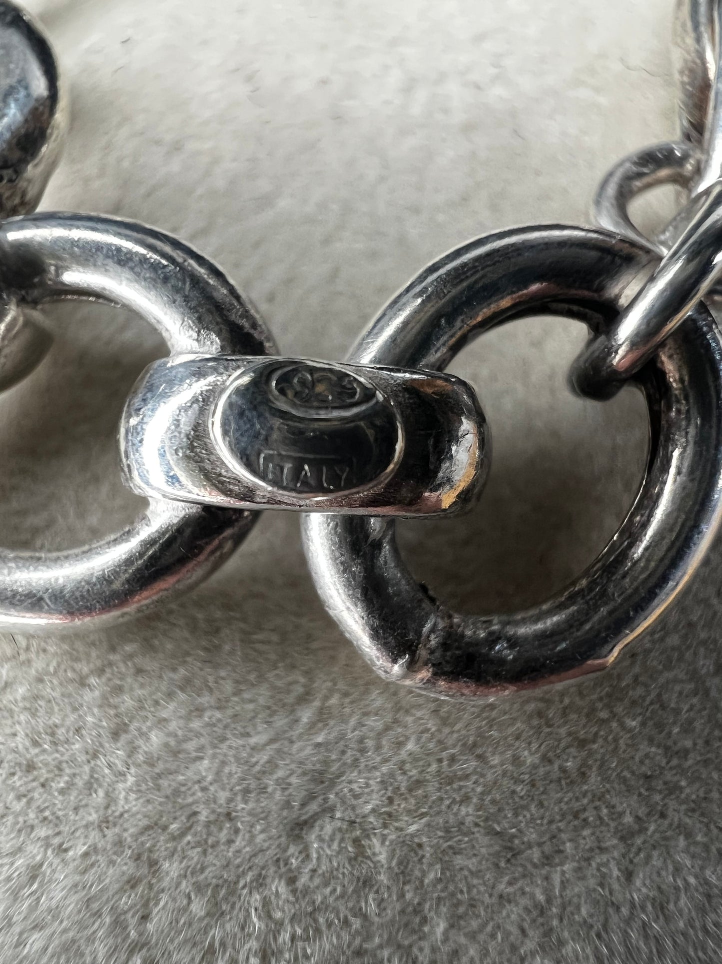 This is a great vintage bracelet with solid links meant to last. Made in Italy.